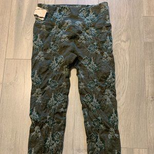 Free People Movement Army Green Leggings size M/L Cropped NWT